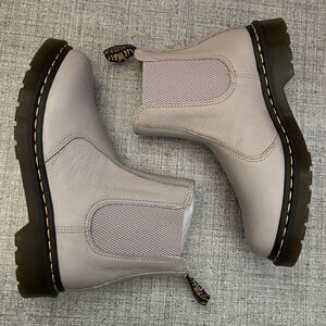 DR. MARTENS 2976 Chelsea Boots Size 8 Taupe Gray NEW Hipster Casual Fall Hiking